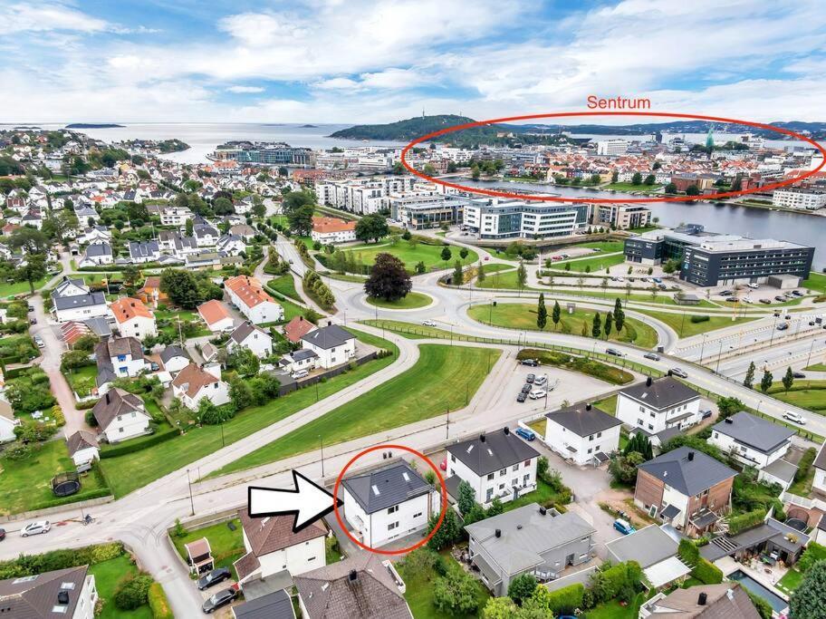 Sentral Leilighet I Kr.sand Apartment *