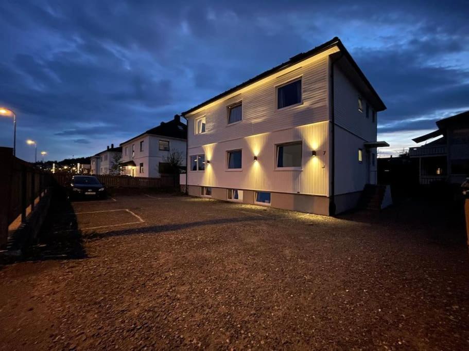 Sentral Leilighet I Kr.sand Apartment